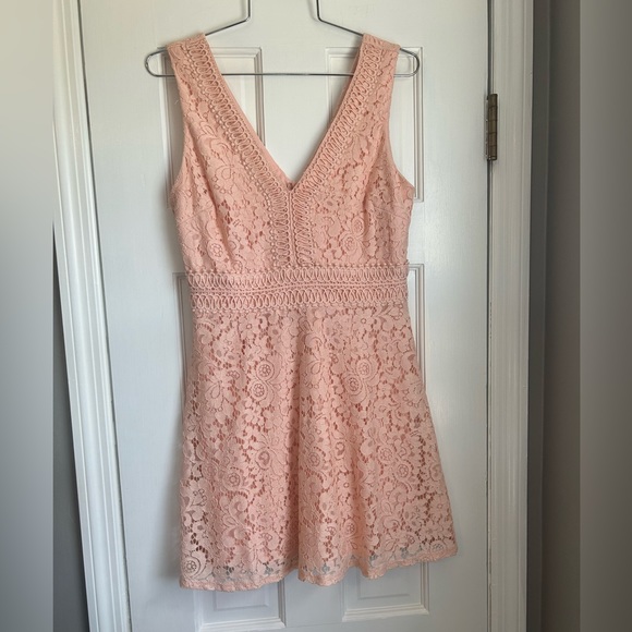Francesca's Collections Dresses & Skirts - Francesca’s peach lace overlay spring dress size small